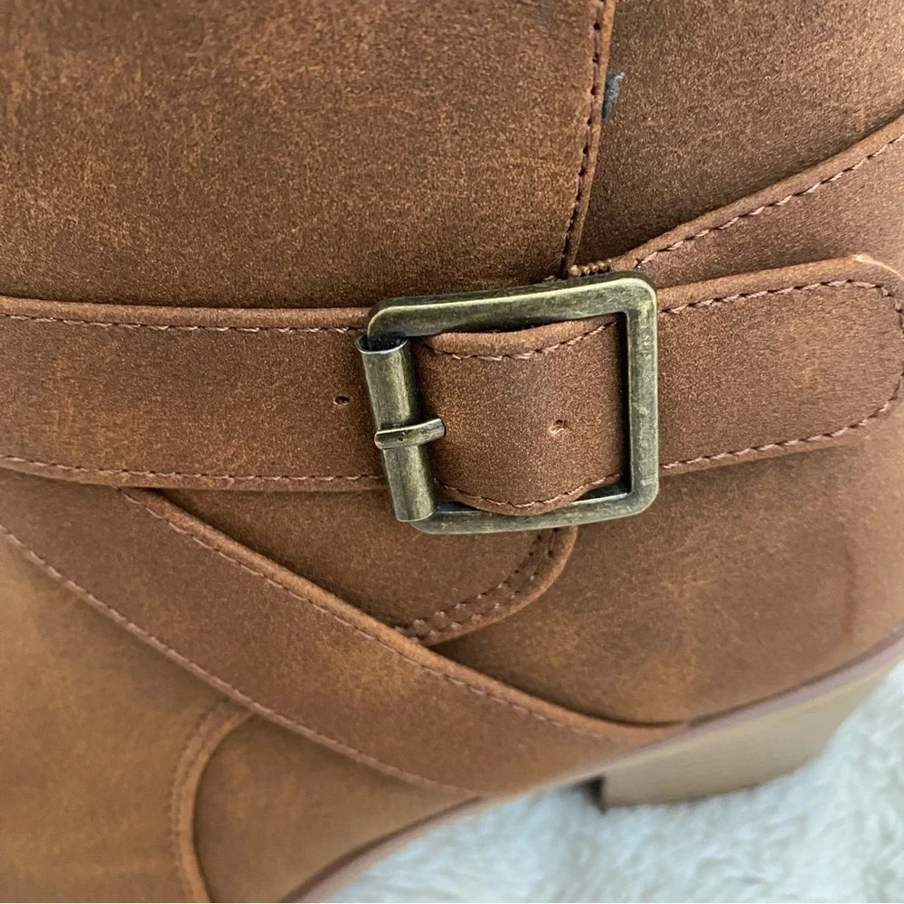Maurices SuperCush Brown Tan Ankle Boots Booties w/ Buckle Accent Boho Size 7.5